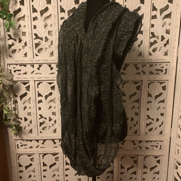 Accessories - BLACK & GOLD SPARKLY INFINITY SCARF